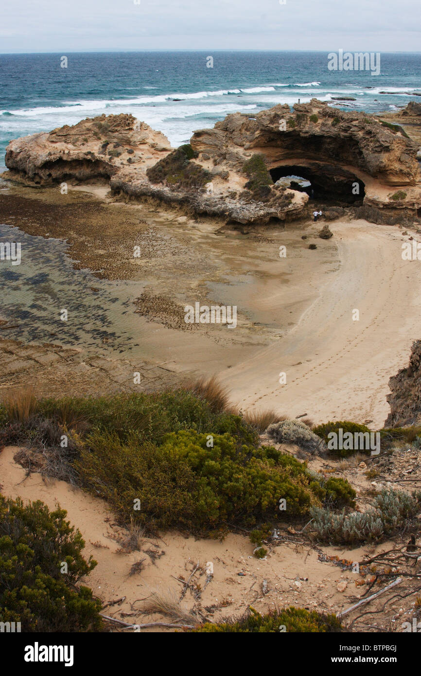 L'Australie, Victoria, Mornington Peninsula, Ocean Beach, vue de arch at beach Banque D'Images