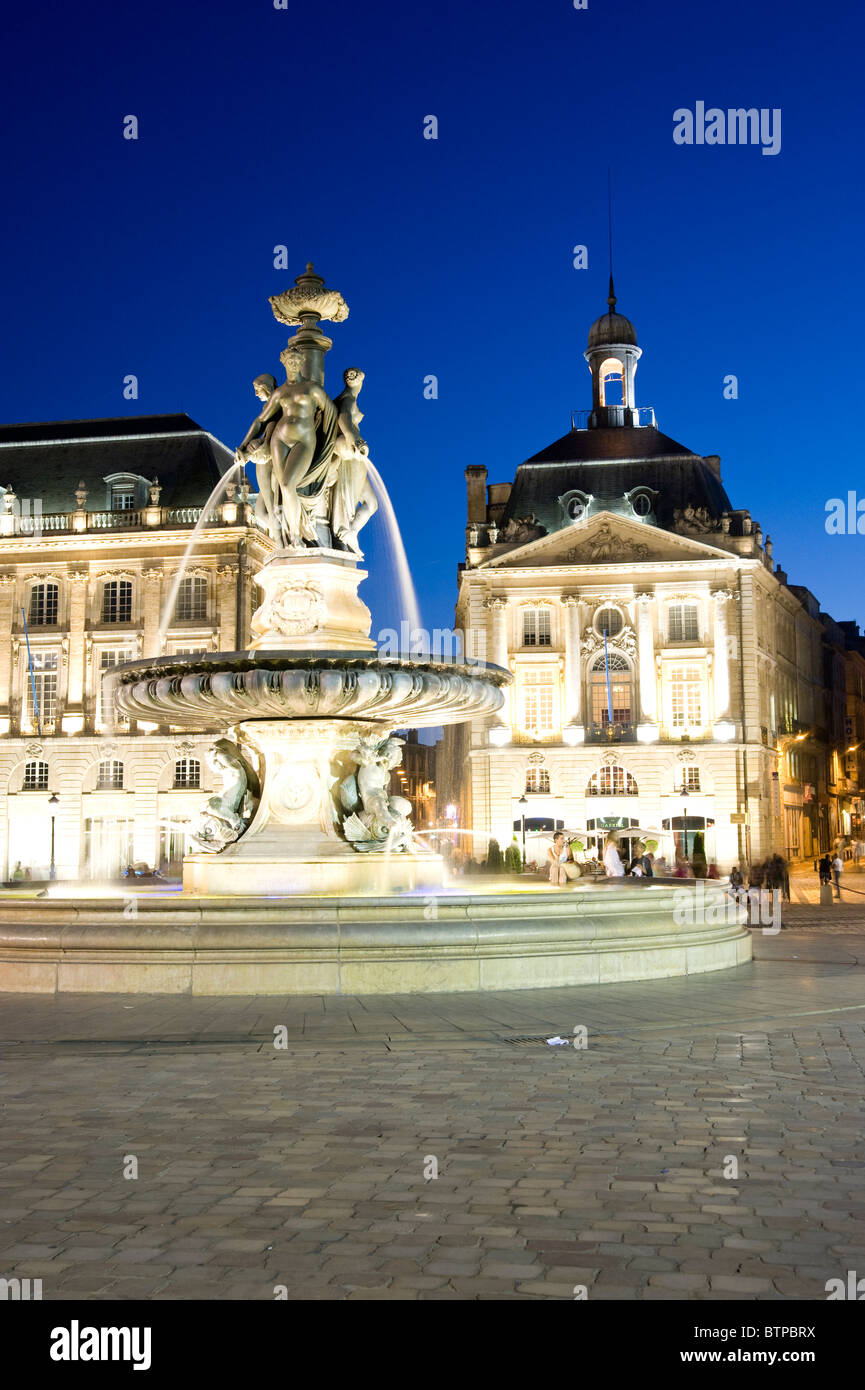 Trois Grâces Fontaine, place de la Bourse, Crépuscule, Bordeaux, Gironde, France Banque D'Images