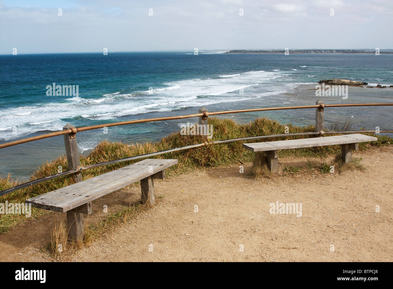 L'Australie, Victoria, Mornington Peninsula, Point Nepean, bancs vides au bord de mer Banque D'Images