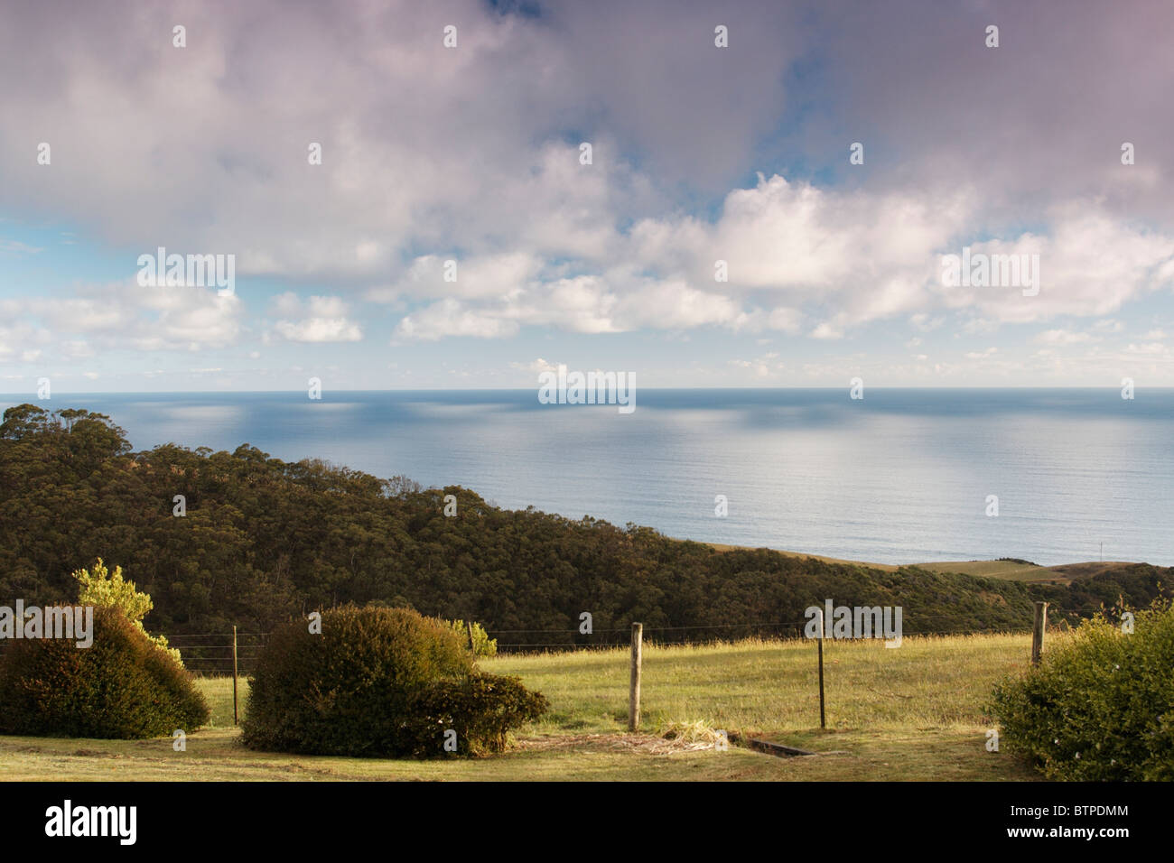 L'Australie, Great Ocean Road, vue sur mer et ciel nuageux Banque D'Images
