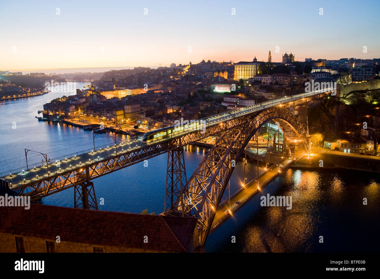 Ponte Dom Luis I, Crépuscule, Porto, Portugal Banque D'Images