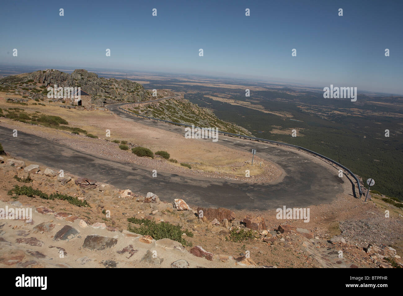 L'Espagne, de la Sierra de Gredos, vue de la route de montagne sinueuse Banque D'Images