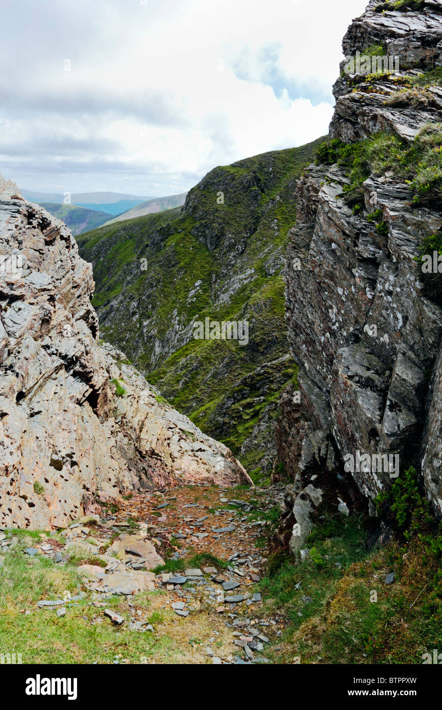 En regardant vers Hobcarton Hopegill de rocher de tête dans le Parc National du Lake District, Cumbria, Angleterre. Banque D'Images