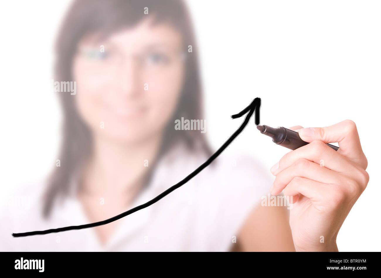 Young businesswoman drawing / tableau graphique sur fond blanc. Banque D'Images