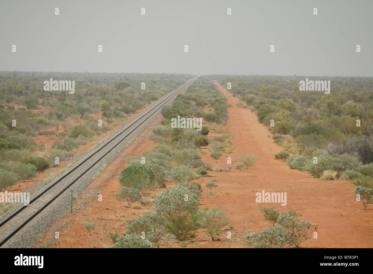 L'Australie, le Ghan railway traverse des étendues de l'outback solitaire Banque D'Images