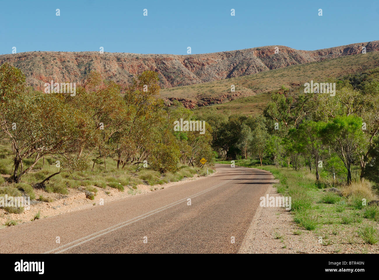 L'Australie, Territoire du Nord, Ormiston Gorge, vue sur route vide Banque D'Images