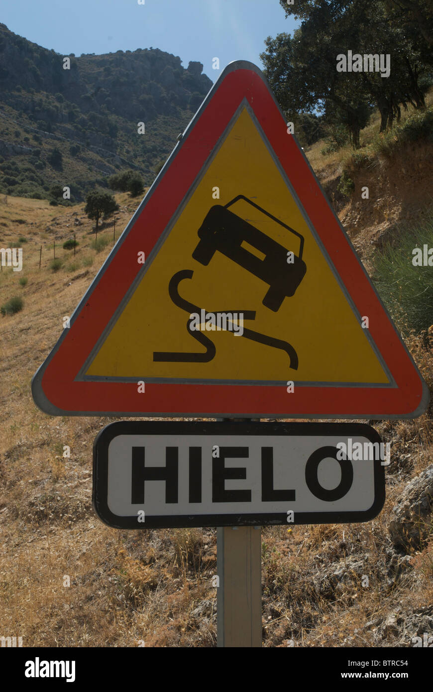 Route glissante signe, Espagne Banque D'Images