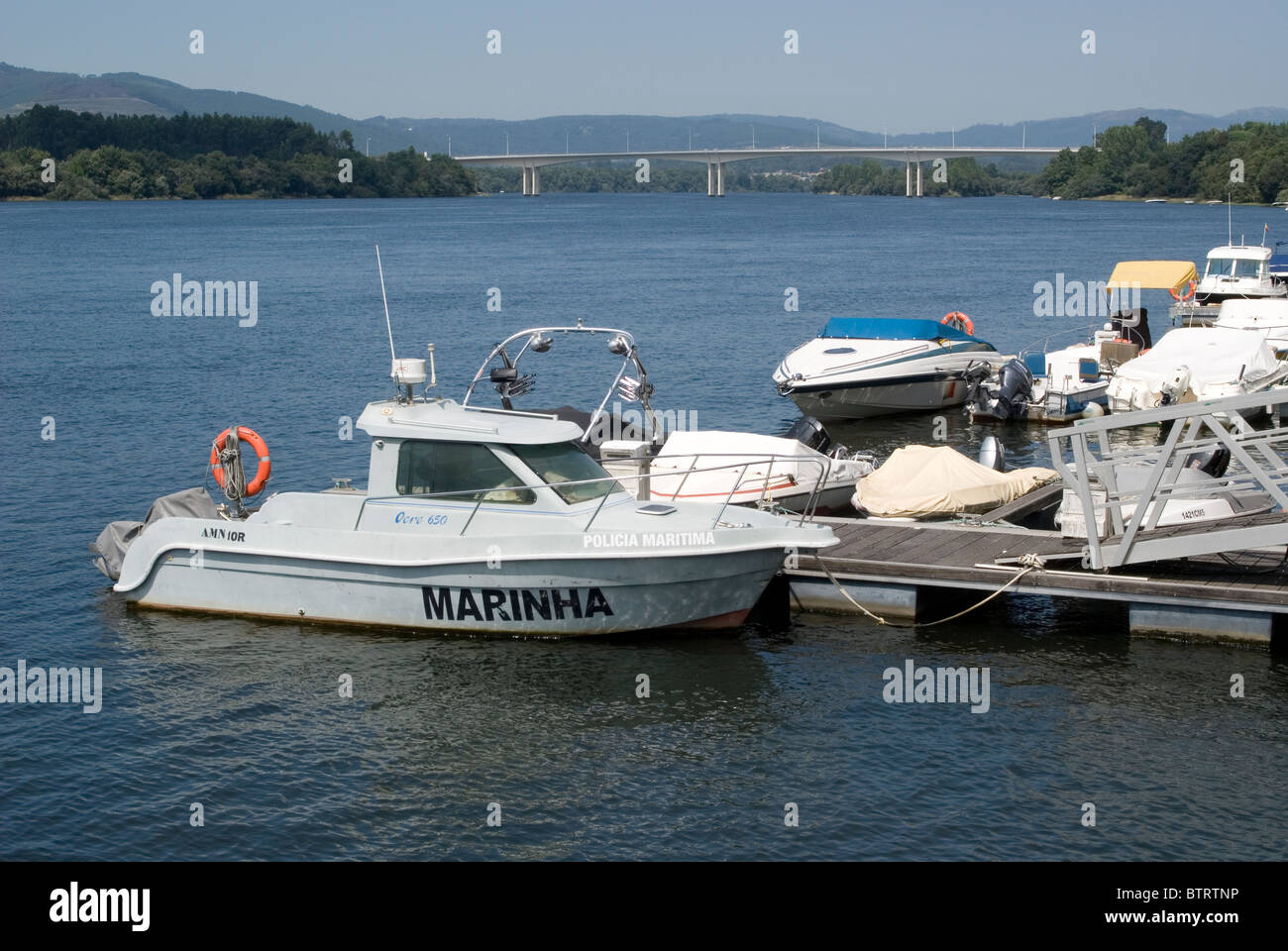 Bateau de police. Miño, frontière entre l'Espagne et le Portugal. Banque D'Images