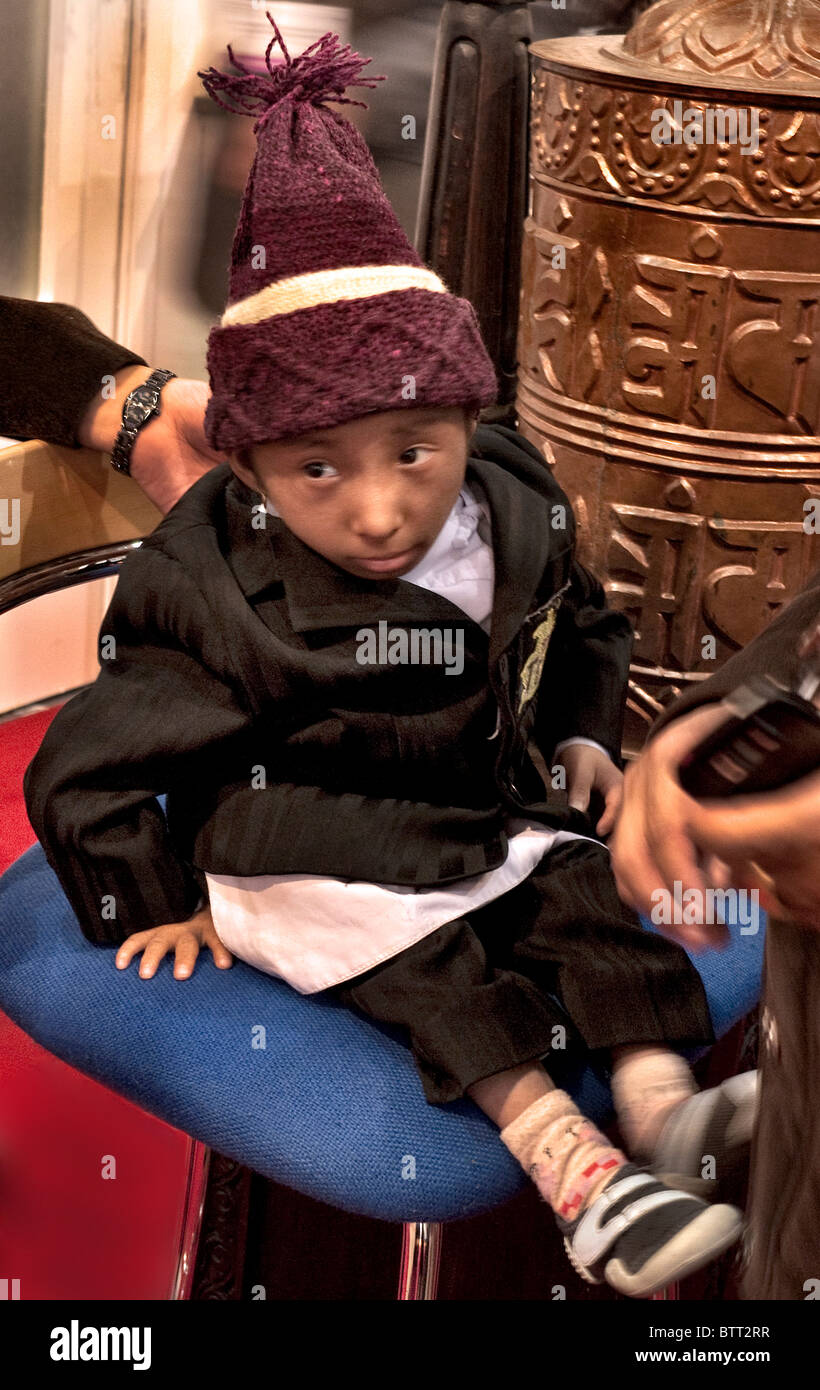 Khagendra Thapa mondes plus petit homme de Magar Népal lors d'une visite au World Travel Market de Londres UK Banque D'Images