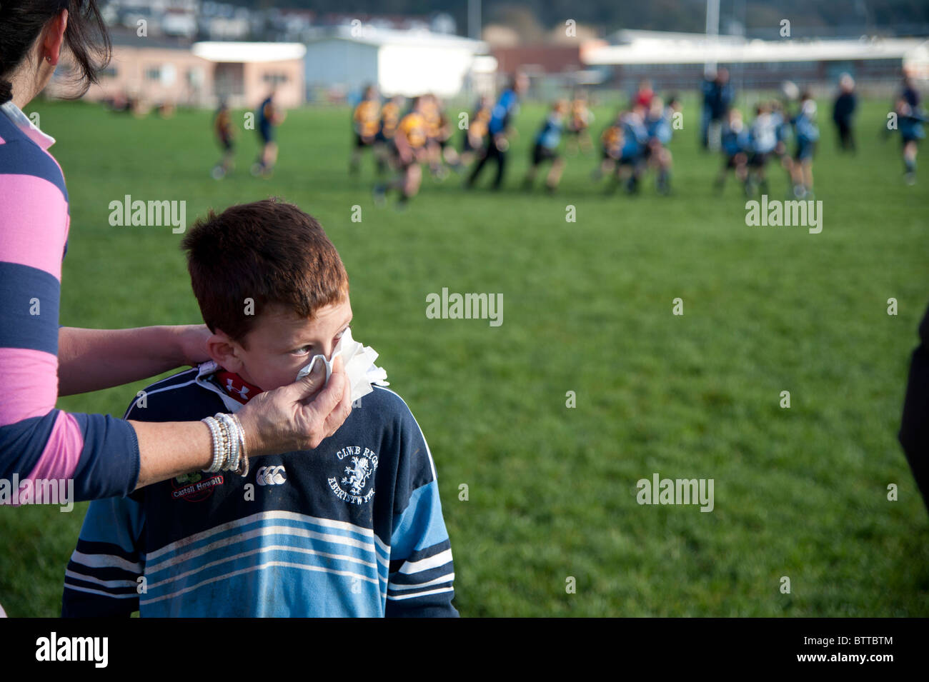 Aberystwyth Rugby Club de moins de 10 ans jeunes joueurs jouant le jeu un dimanche matin, le Pays de Galles UK Banque D'Images