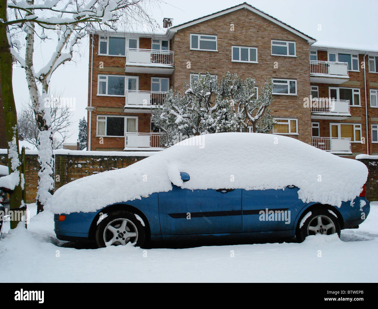 Location de couverts de neige, Hampton Wick, Kingston, London Banque D'Images