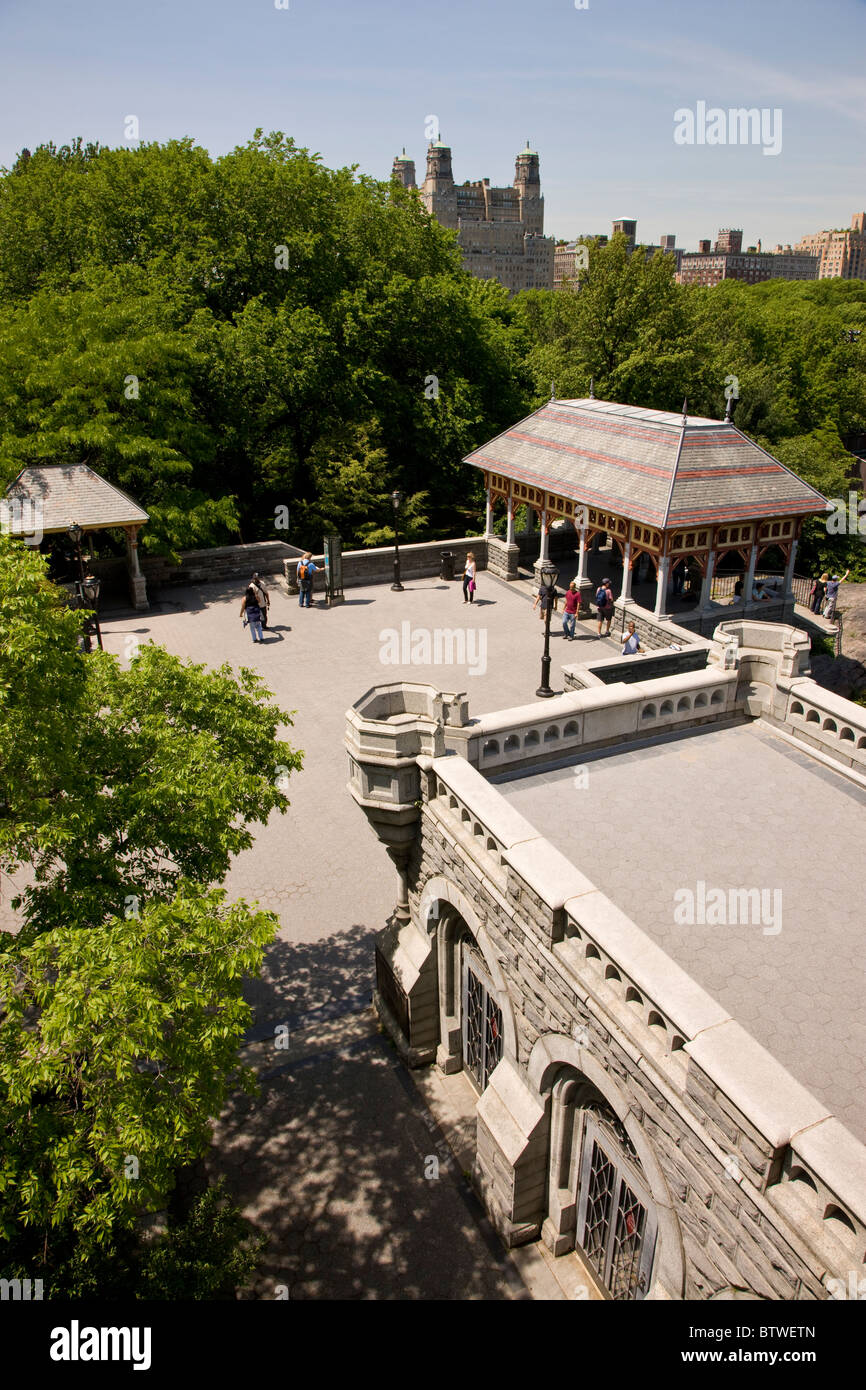 Château du Belvédère au milieu de stationnement dans Central Park Banque D'Images