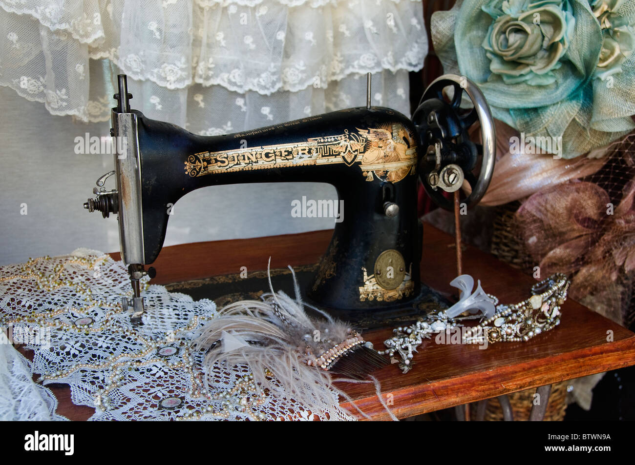Séville Espagne chanteuse allemande vêtement sur mesure couture coudre sewing machine Banque D'Images