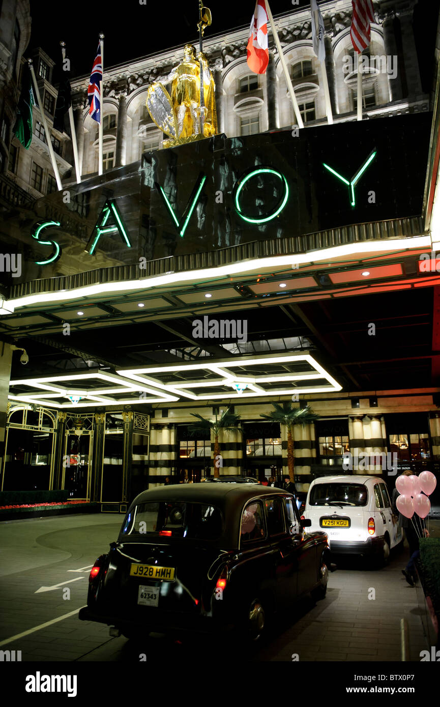 Récemment rénové, l'Hôtel Savoy, Londres, The Strand. Banque D'Images