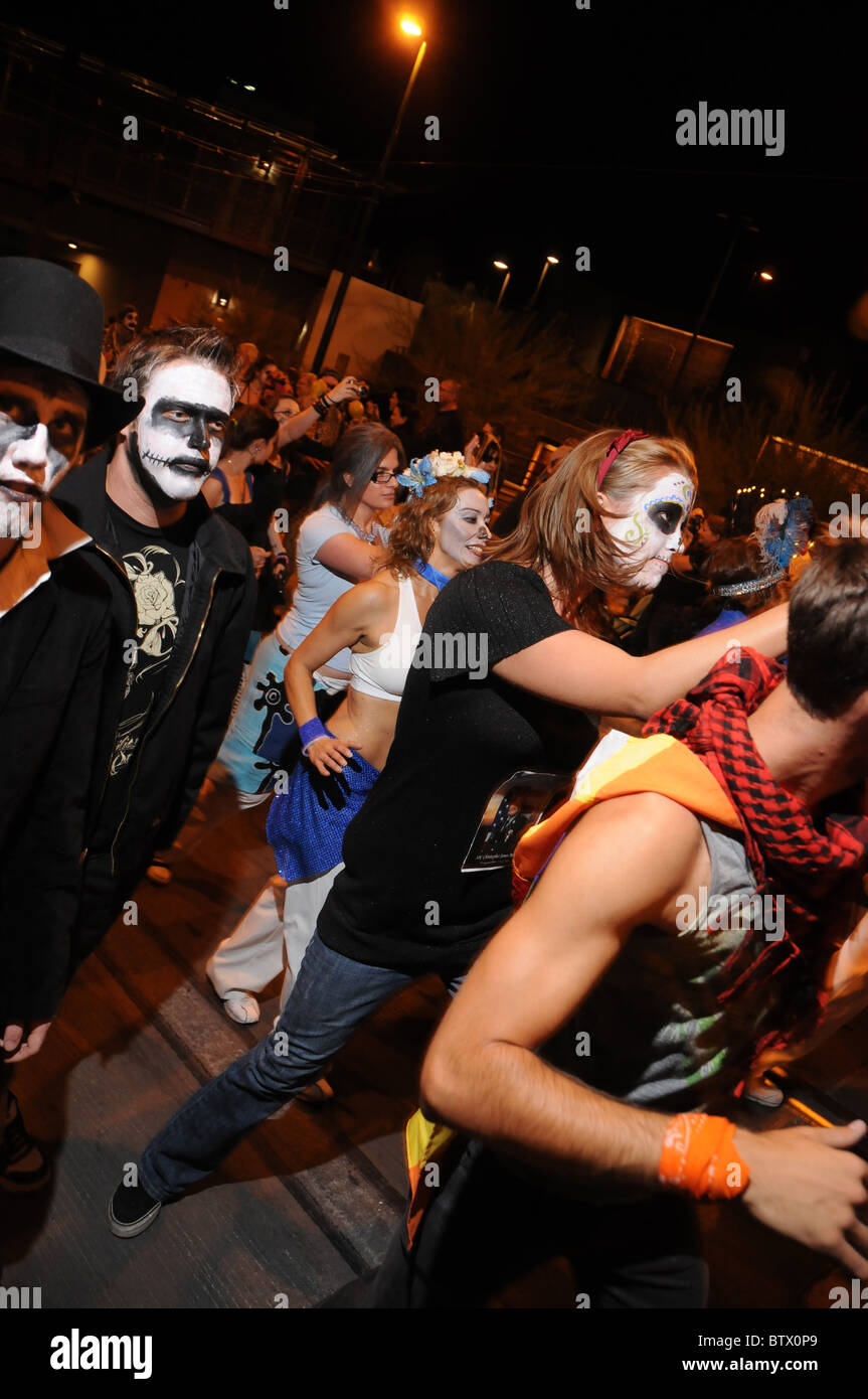 Les participants de la Procession toutes les âmes l'honneur du défunt à Tucson, Arizona, USA. Banque D'Images