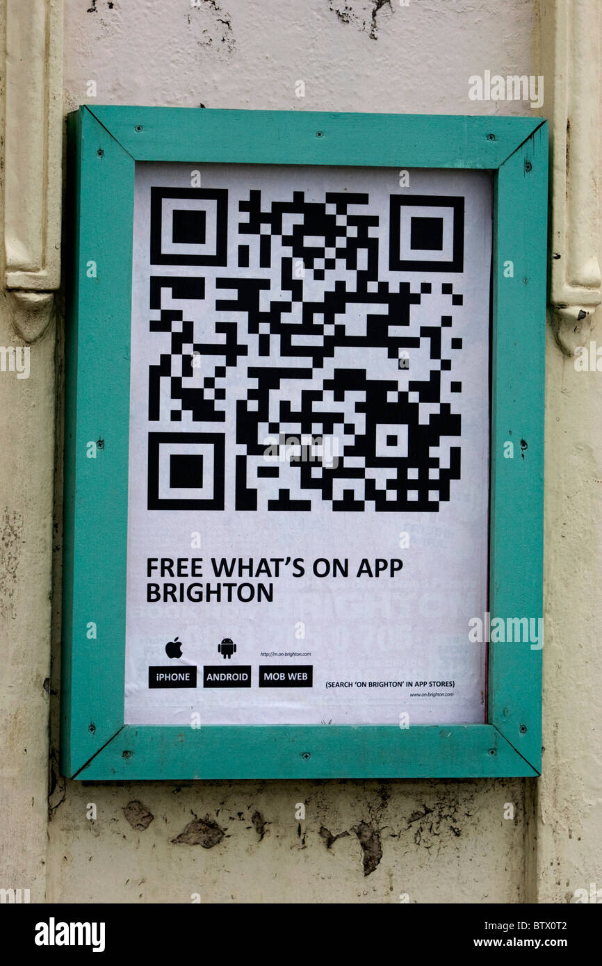 Code QR qui peut être téléchargé avec un téléphone intelligent de donner des renseignements sur quoi faire à Brighton, East Sussex, UK. Banque D'Images