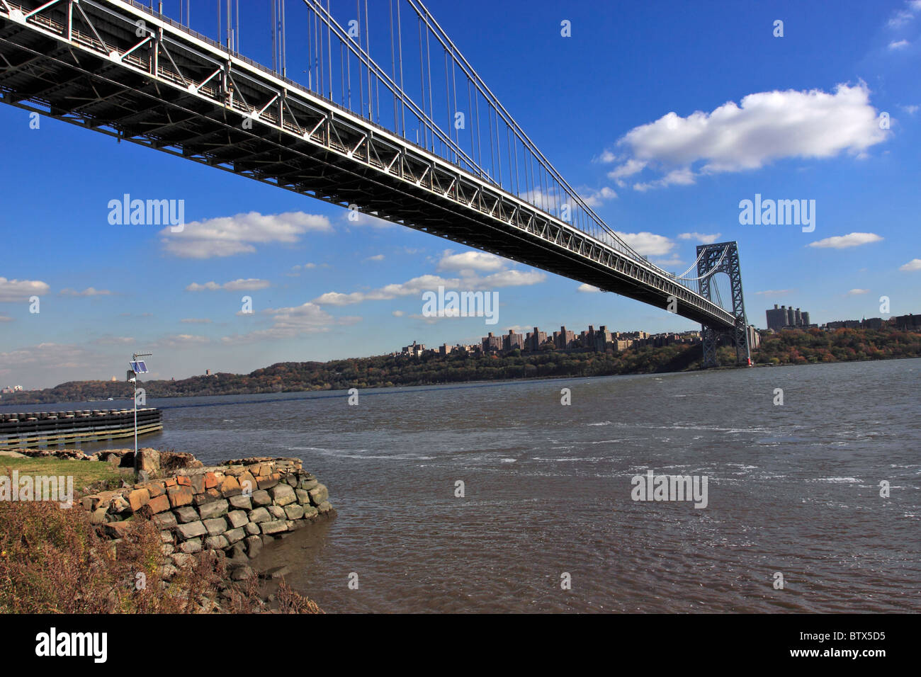 Le pont George Washington à l'Est, vers New York City de côté de la Rivière Hudson Banque D'Images