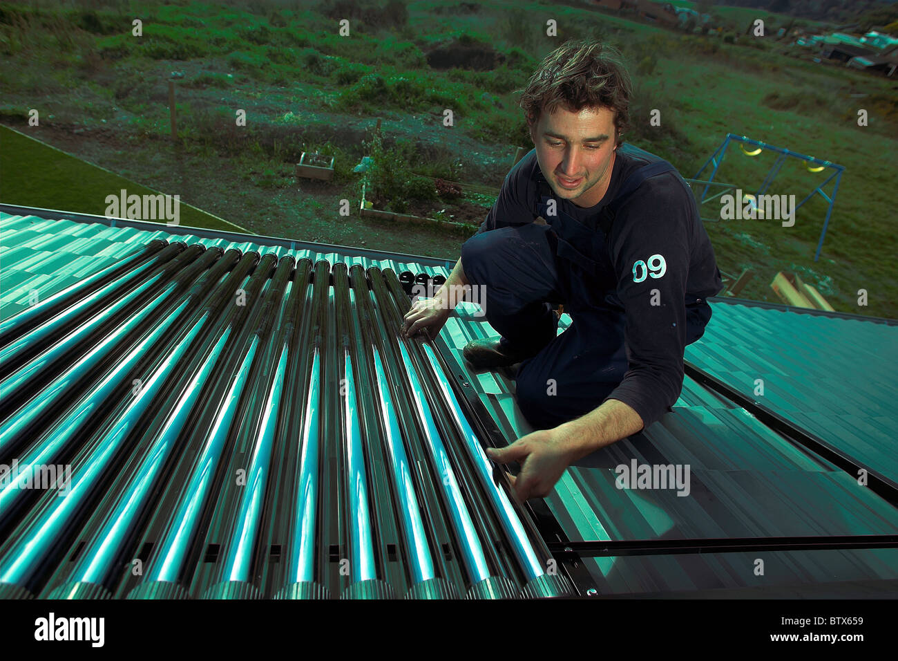 Artisan qualifié l'installation de chauffeeau solaire pour une maison