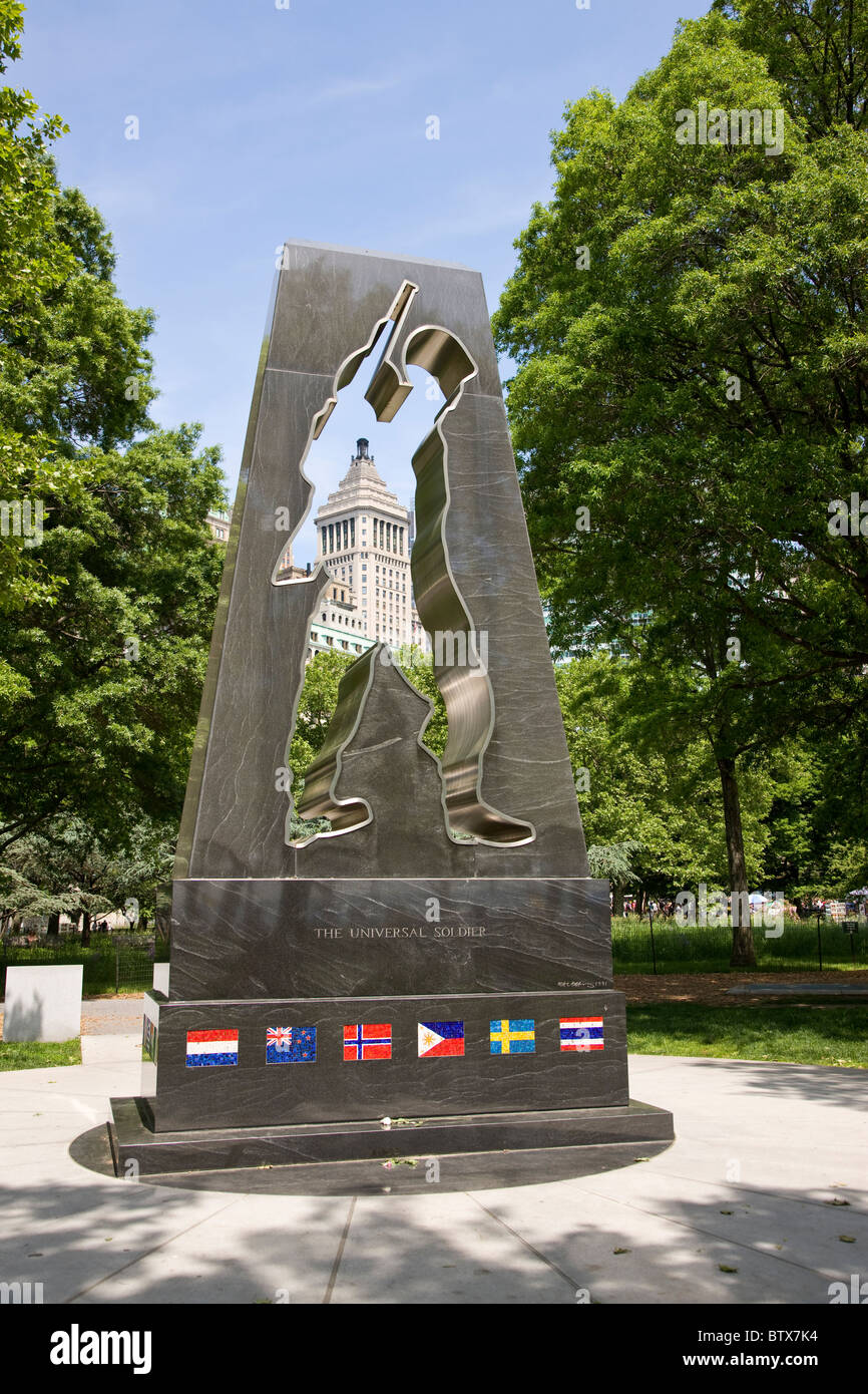 Le Soldat universel sculpture dans Battery Park Banque D'Images