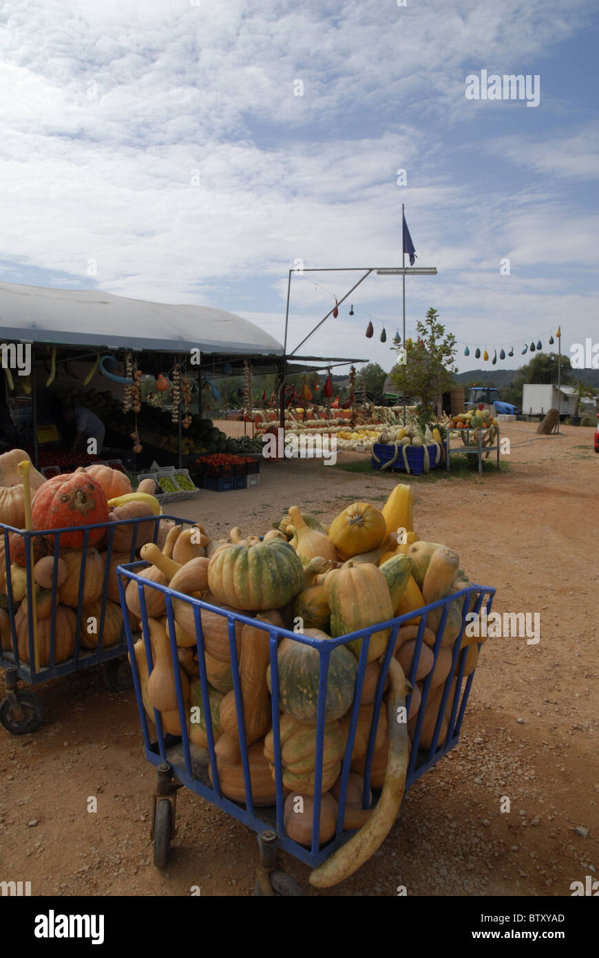 Wayside boutique vendant des fruits et légumes n°N. Sinopi, 3615. Banque D'Images