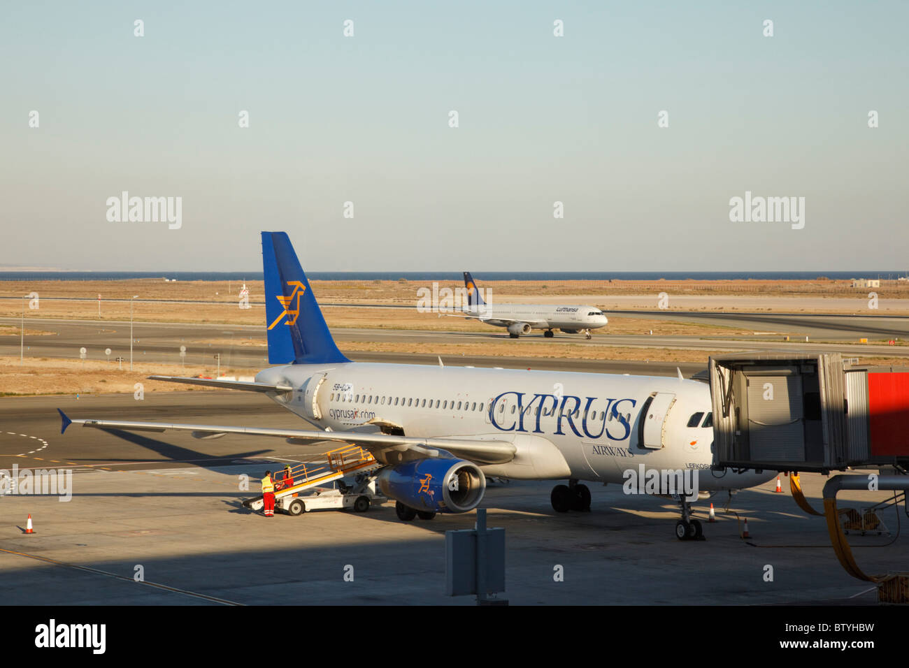 Cyprus Airways Airbus A300-232 appareil à l'aéroport de Larnaca, Chypre. Banque D'Images