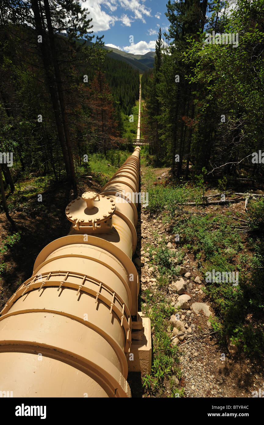 Pipeline de dérivation de l'eau, bassin du fleuve Fraser, Fraser, Colorado Banque D'Images