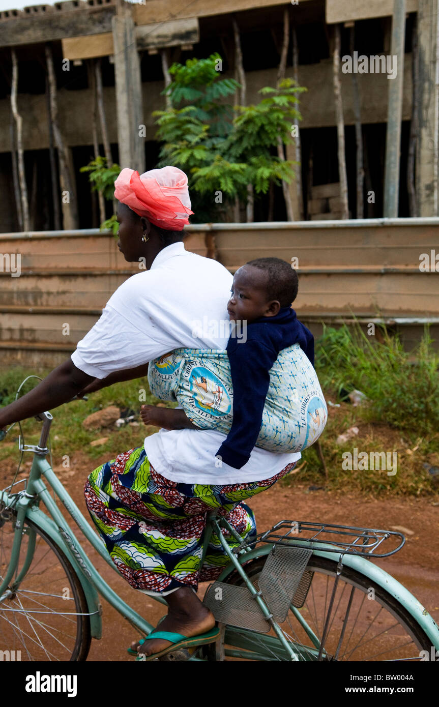 Location sont très populaires parmi les Burkinabès à Ouagadougou. Banque D'Images