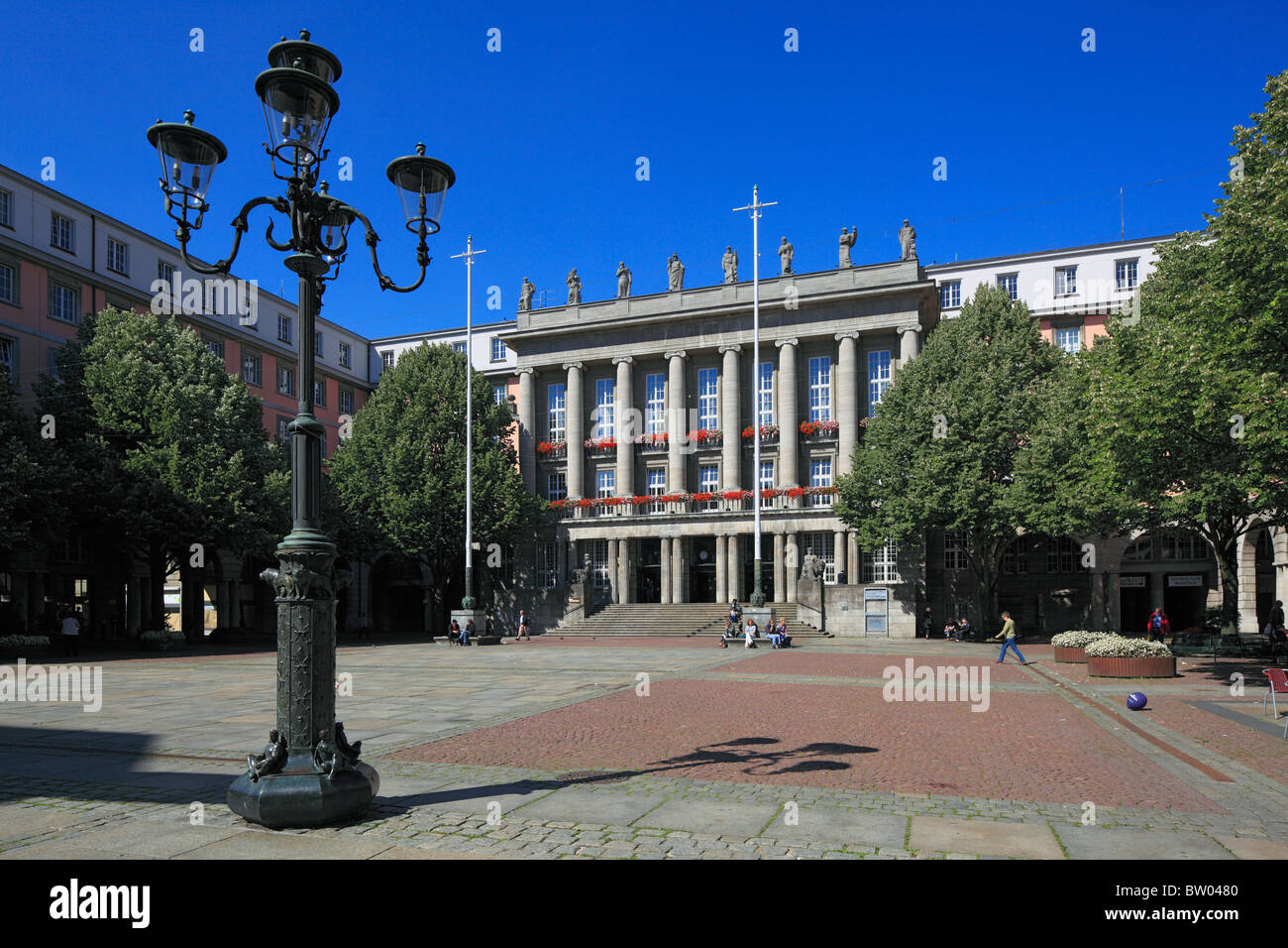 Klassizistisches am Johannes-Rau-Barmen Rathaus Platz de Wuppertal-Barmen, Wupper, région du Bergisches Land, Nordrhein-Westfalen Banque D'Images