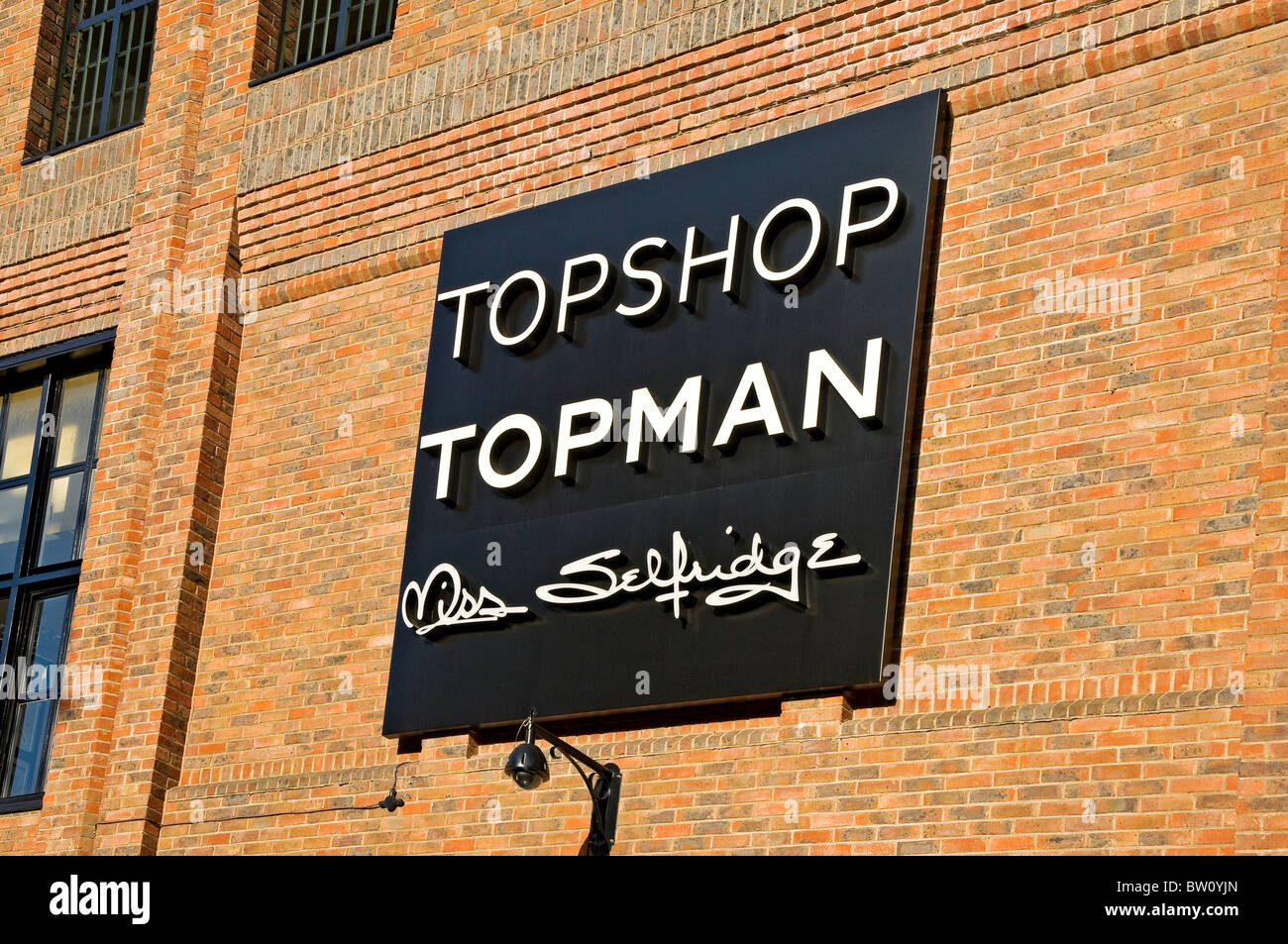 Gros plan des enseignes de magasin pour Topshop, Topman, Miss Selfridge York North Yorkshire Angleterre Royaume-Uni Grande-Bretagne Banque D'Images