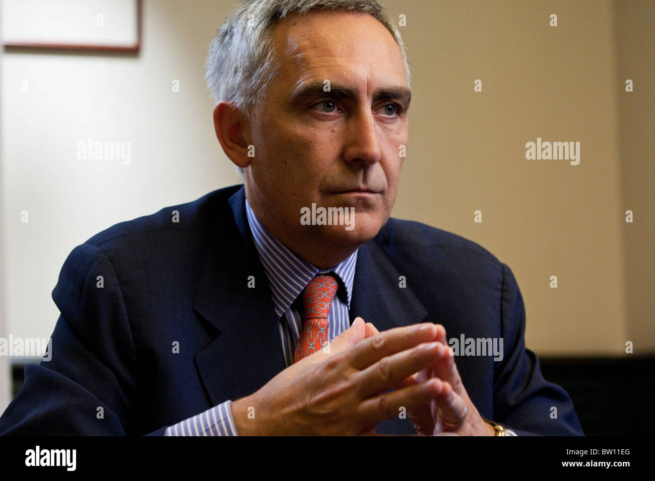Peter Loescher, chef de la direction de Siemens AG, prend la parole lors d'une entrevue à Singapour Banque D'Images