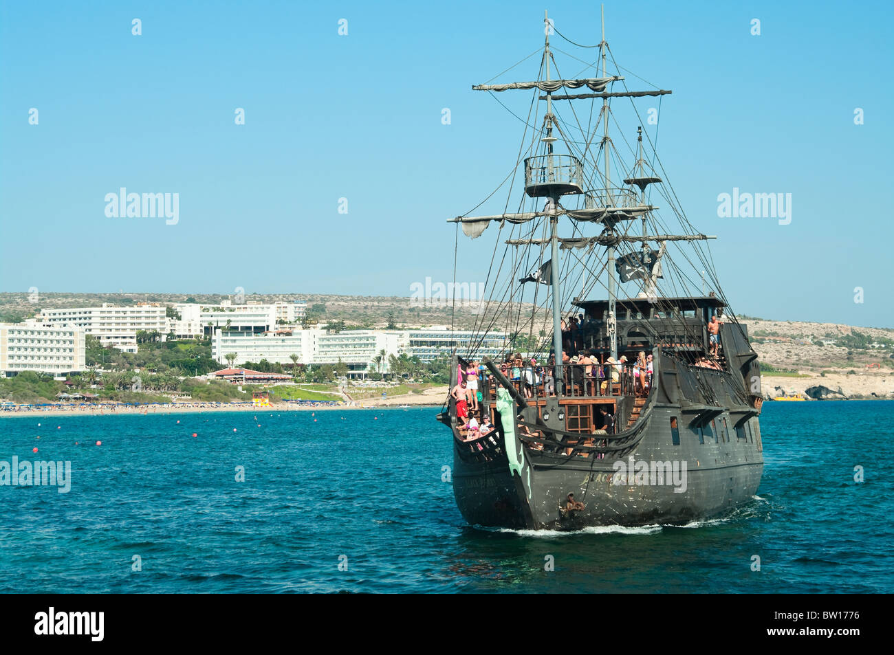 Le navire de la Perle Noire du film Pirates des Caraïbes en Agia-Napa, Chypre port. Méditerranée, Chypre, Europe Banque D'Images