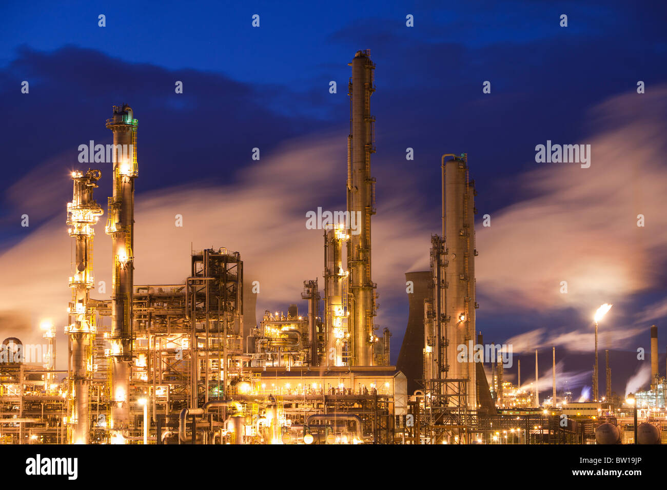 L'Ineos raffinerie de pétrole à Grangemouth dans le Firth of Forth, Ecosse, Royaume-Uni. C'est seulement d'Écosse raffinerie de pétrole. Banque D'Images