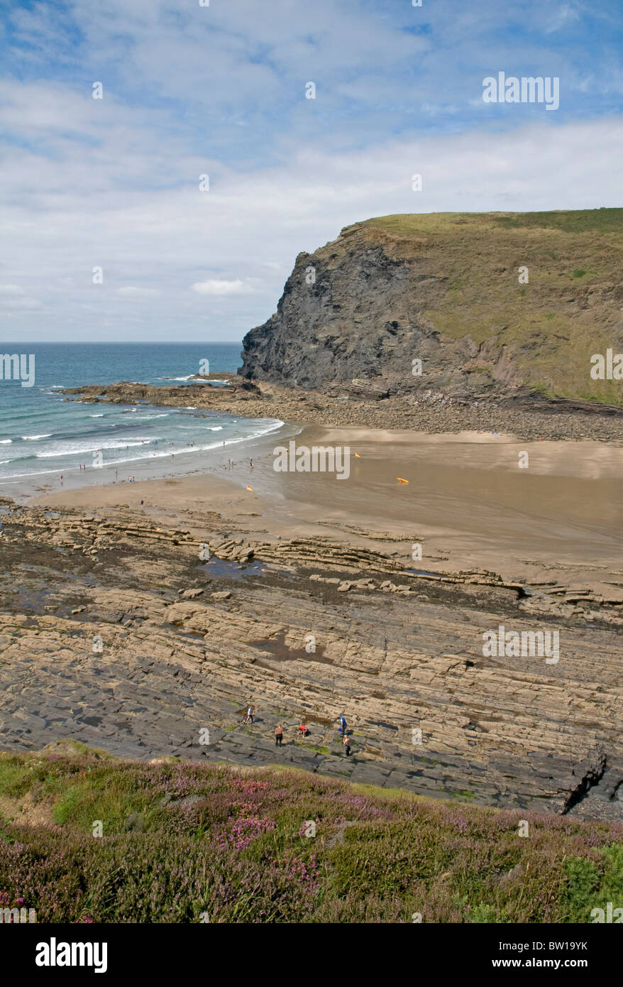 Vue sur Crackington Haven vers Pencannow Point sur la côte nord des Cornouailles Banque D'Images