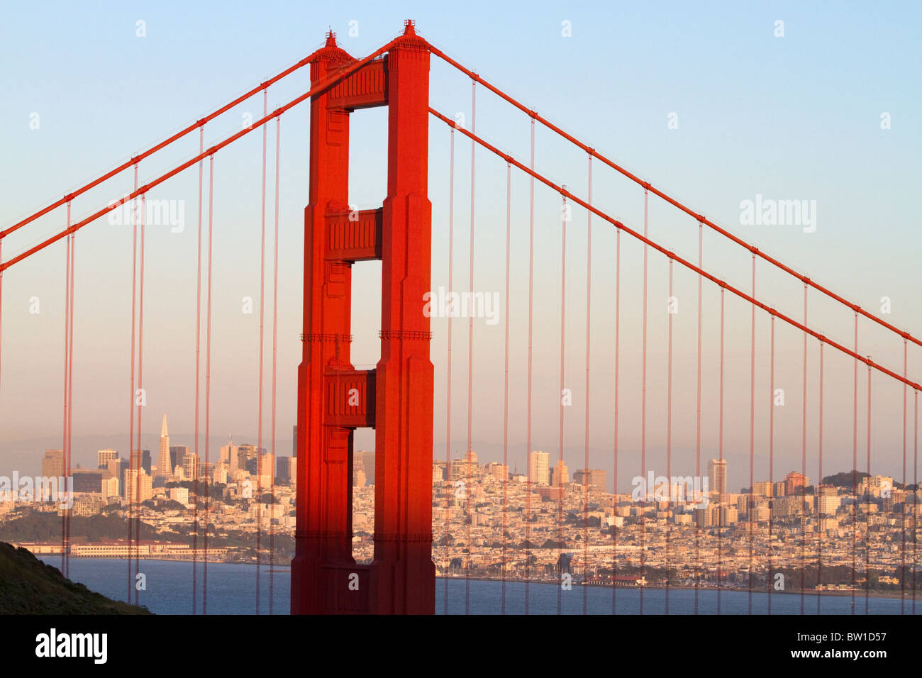 Le Golden Gate Bridge et de la ville de San Francisco, Californie, USA. Banque D'Images