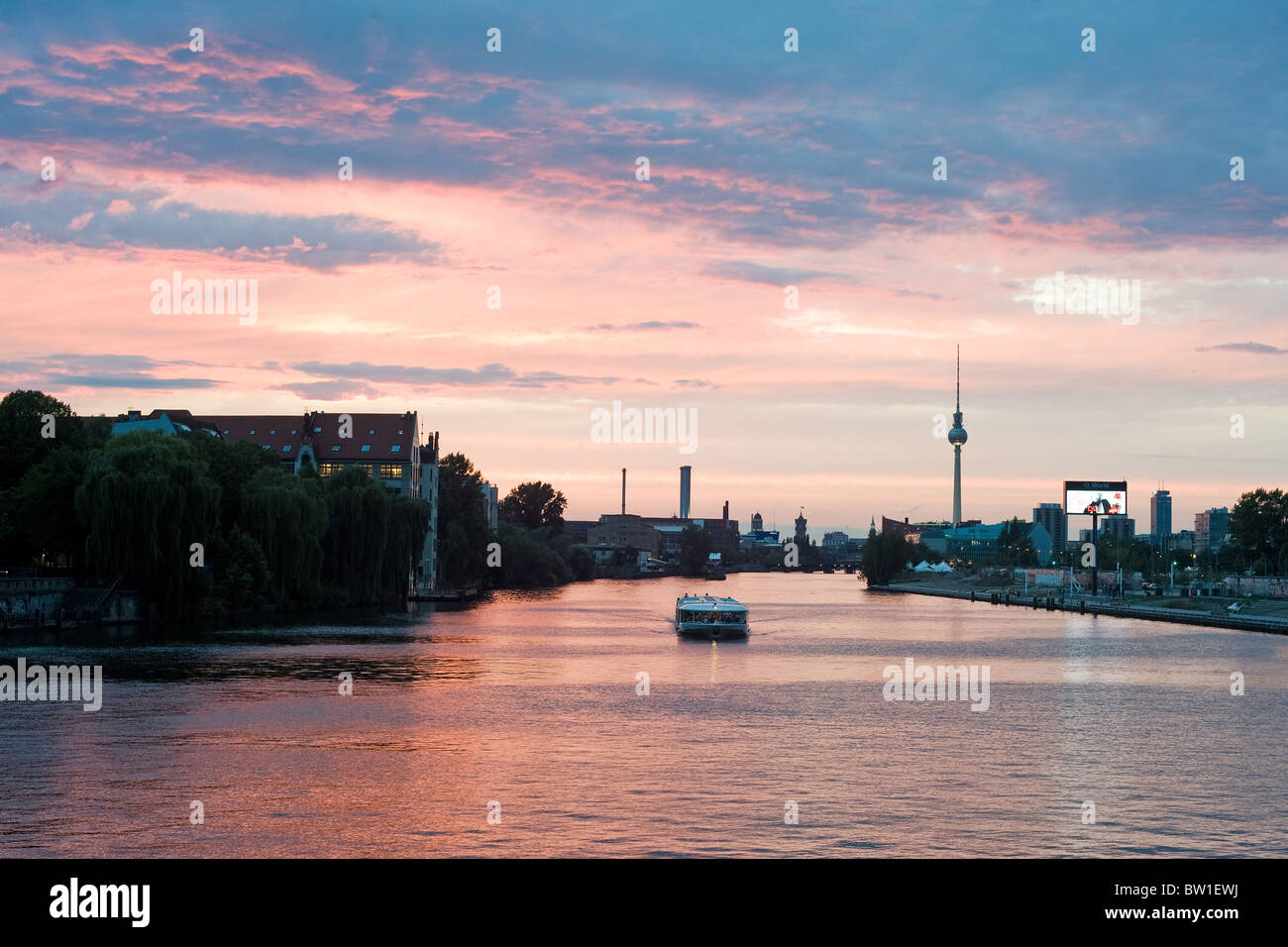 Coucher du soleil sur la rivière Spree, Berlin, Allemagne Banque D'Images