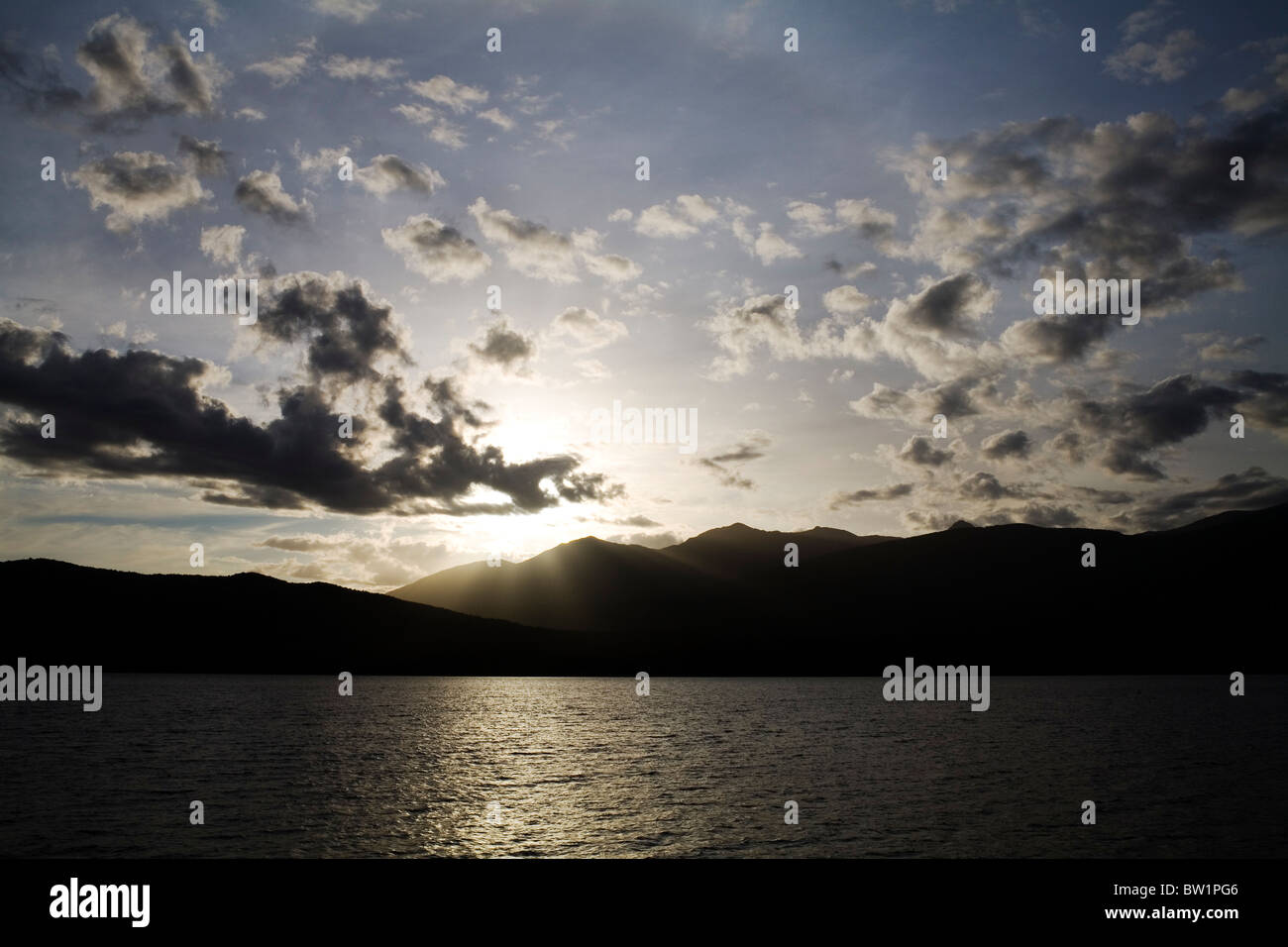 Mont Luxmore à travers le lac Te Anau dans l'île Sud de la Nouvelle-Zélande. Banque D'Images