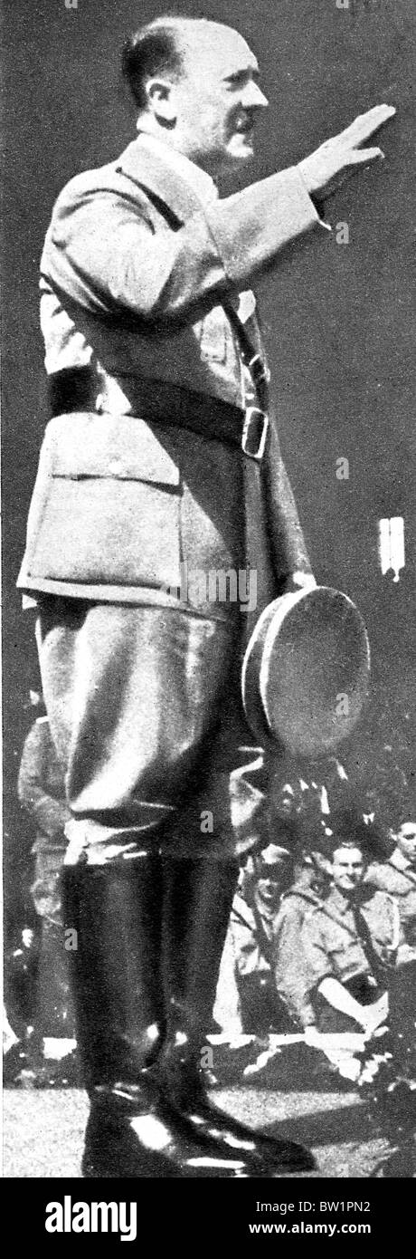 Hitler, Nuremberg, 1938 Photo de Der Führer Nazi lors d'un rallye, le chapeau à la main Banque D'Images