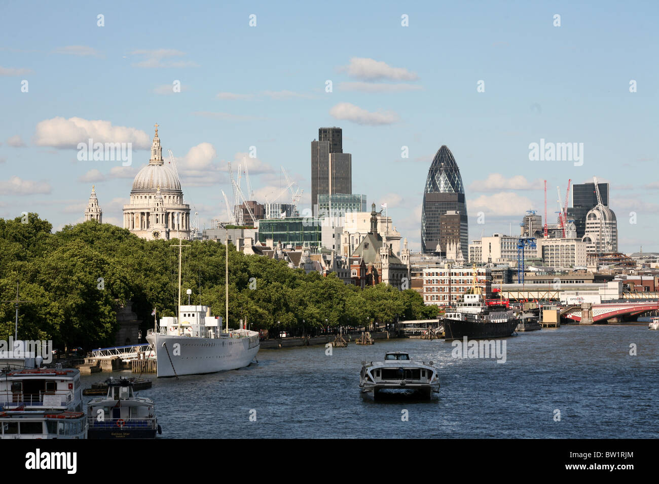 Les toits de la ville de Londres à partir de la rivière Thames Banque D'Images