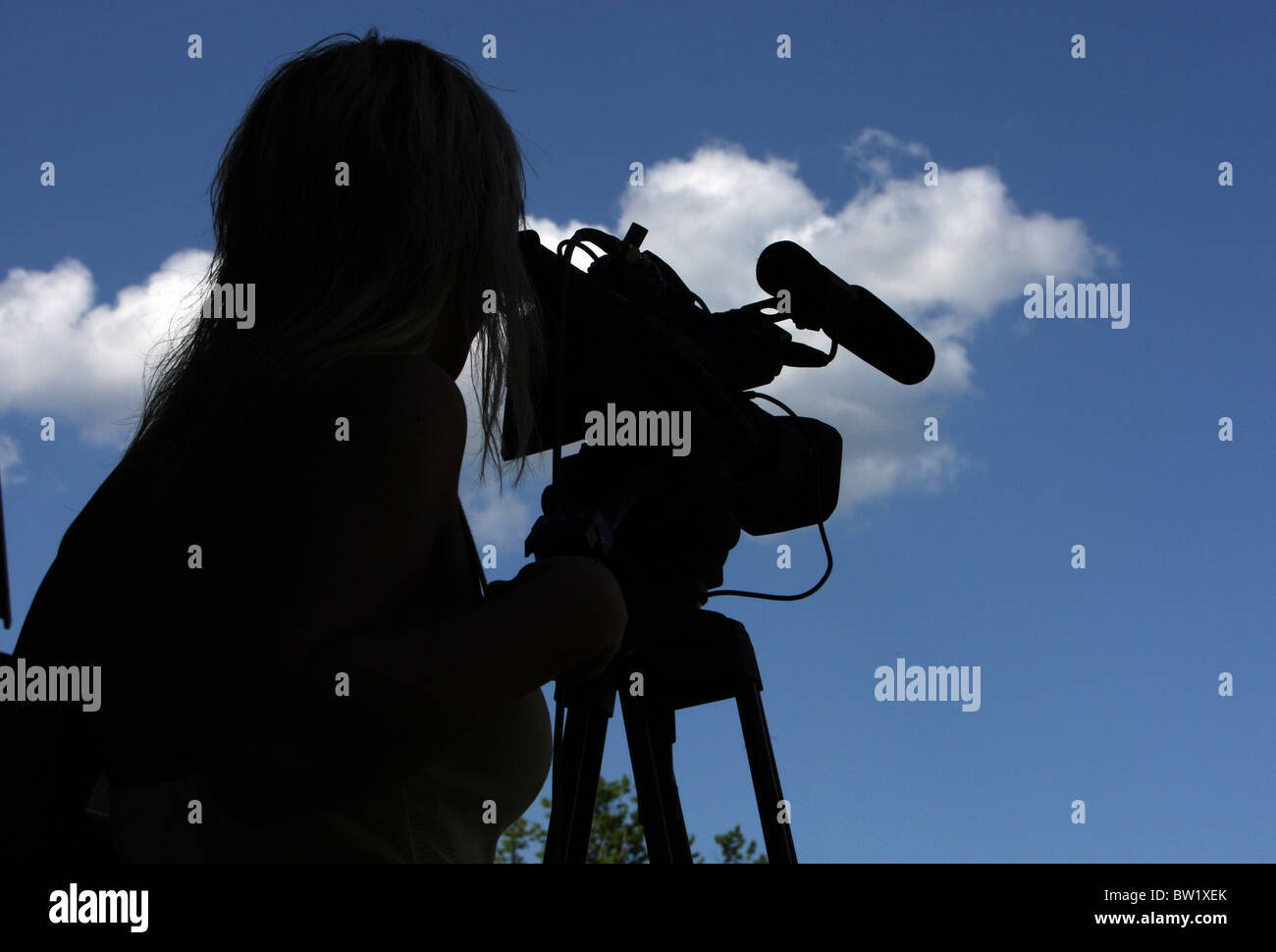 Silhouette d'une femme de l'opérateur de l'appareil photo Banque D'Images
