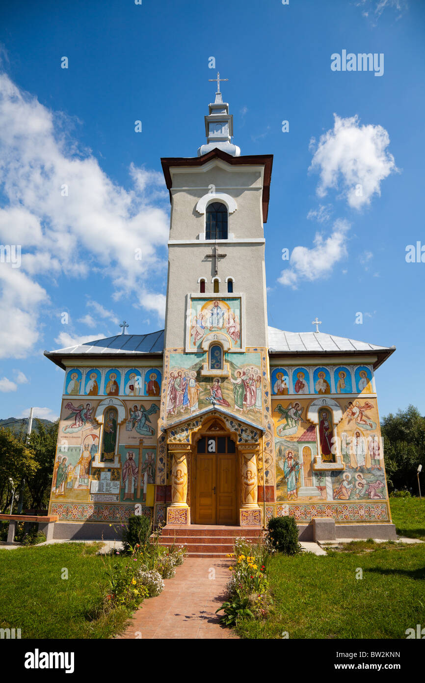 Vue de face de l'entrée sur Baru Église orthodoxe en Hunedoara, Roumanie. Banque D'Images
