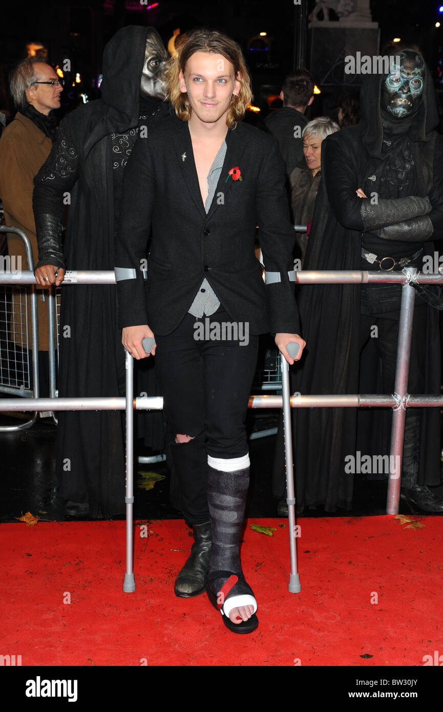 Jamie Campbell Bower Harry Potter 7 Jamie Campbell Bower, Harry Potter et les Reliques de la mort : Partie 2 -  world film premiere tenue sur Trafalgar Square - Arrivées Photo Stock -  Alamy