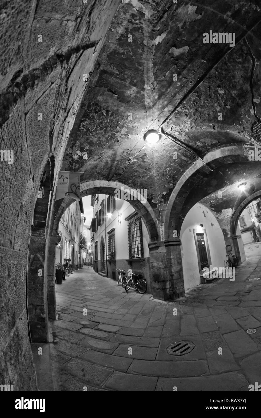 À l'intérieur des murs de Lucca, Italie Banque D'Images