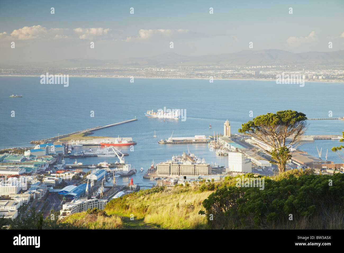 Vue de la Table Bay et Victoria and Alfred Waterfront, Cape Town, Western Cape, Afrique du Sud Banque D'Images