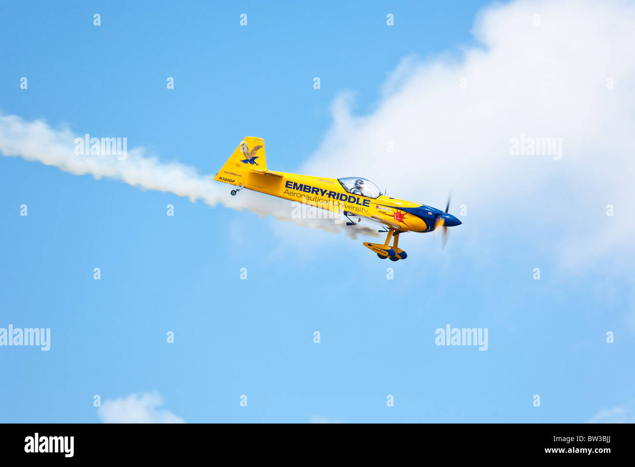 Le pilote Matt Chapman pilote un avion acrobatique Mudry CAP Eagle 580 lors d'un spectacle aérien au NAS Jacksonville, en Floride Banque D'Images