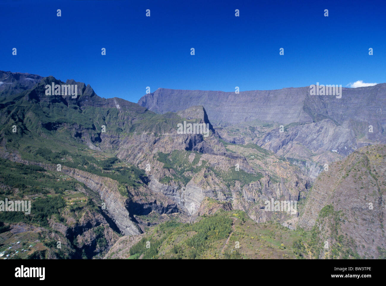 Vue aérienne de la crète d'Aurere, cirque de Mafate, île de la Réunion (France), de l'Océan Indien Banque D'Images