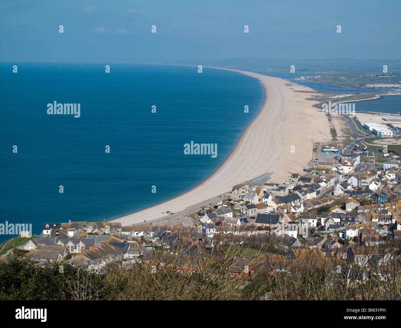 Vue de Portland de plage de Chesil, Weymouth, Dorset Banque D'Images