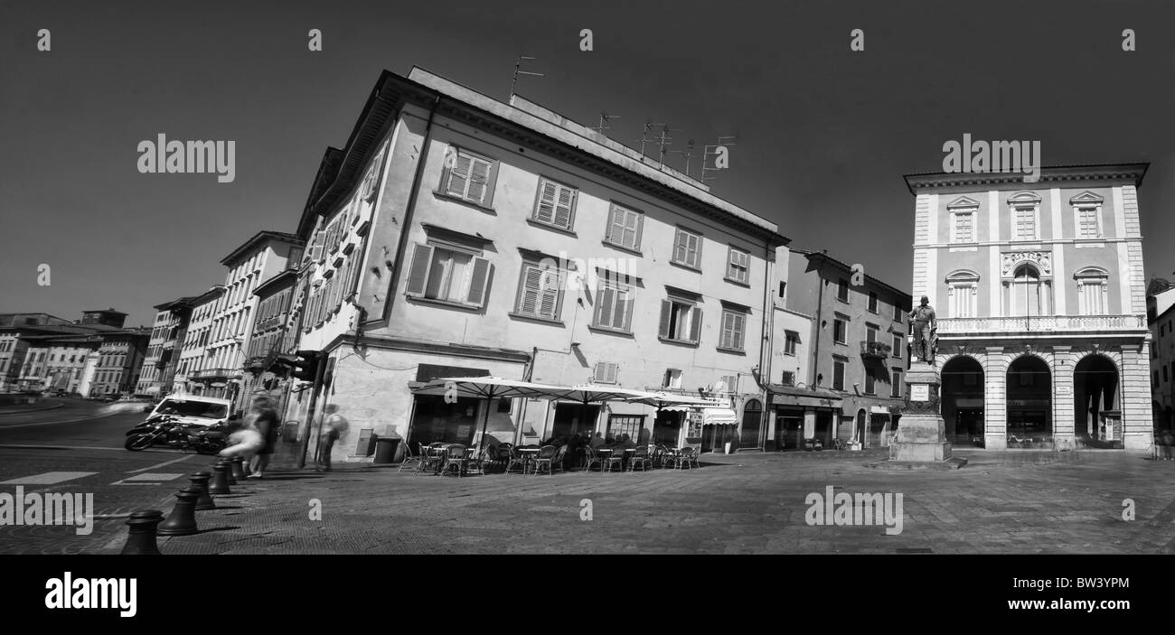 Vue panoramique sur la Piazza Garibaldi à Pise, Italie Banque D'Images