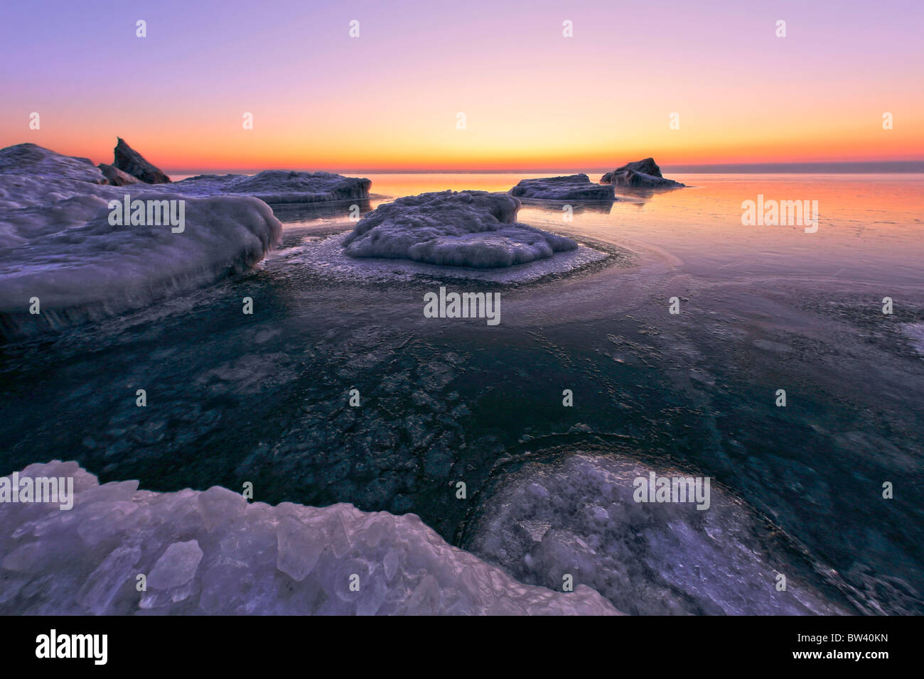 Formations de glace sur un froid matin d'hiver, le lac Michigan, Wisconsin, États-Unis Banque D'Images