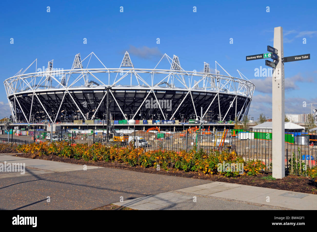 Londres Jeux olympiques paralympiques de 2012 construction du principal stade de sport activité travaux en cours Stratford Newham est Londres Angleterre Royaume-Uni Banque D'Images