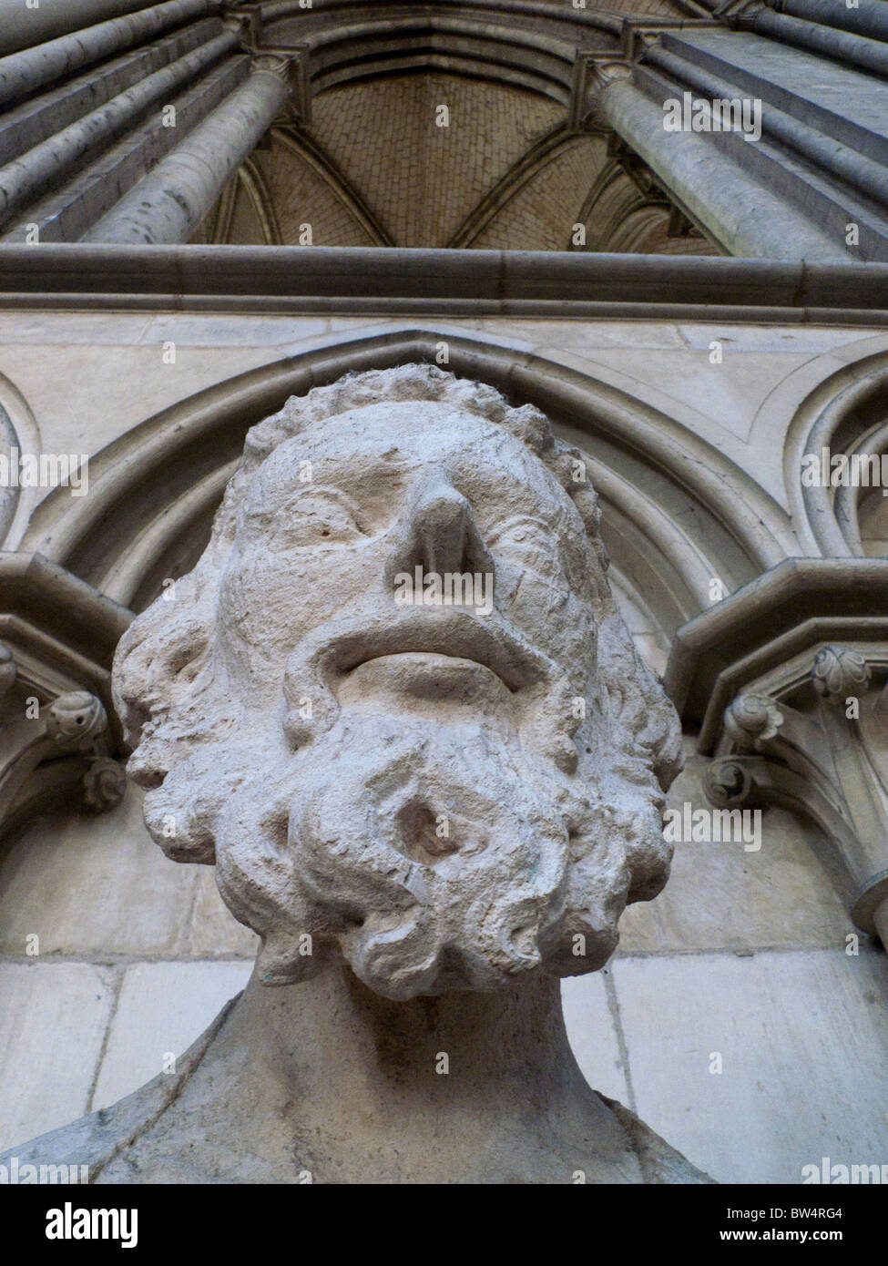 Sculpture de Saint Pierre à la Cathédrale de Rouen Normandie France Banque D'Images